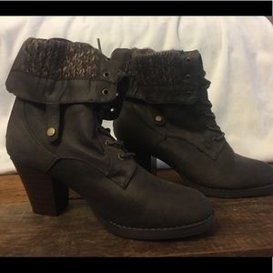 Brown heeled boot